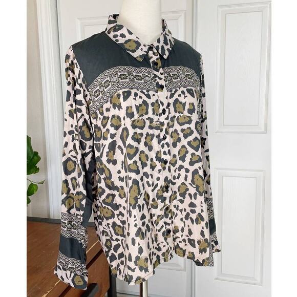 Tolani Collection Button Up Animal Print Shirt Women’s Small Multicolor - Picture 7 of 12